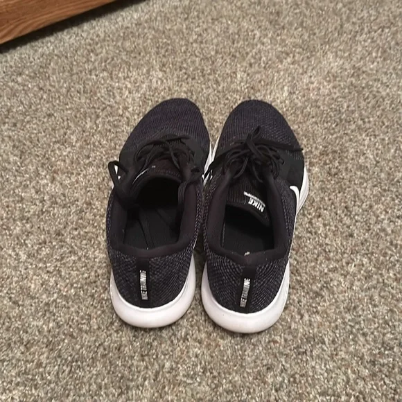 Nike shoes - Picture 2 of 4